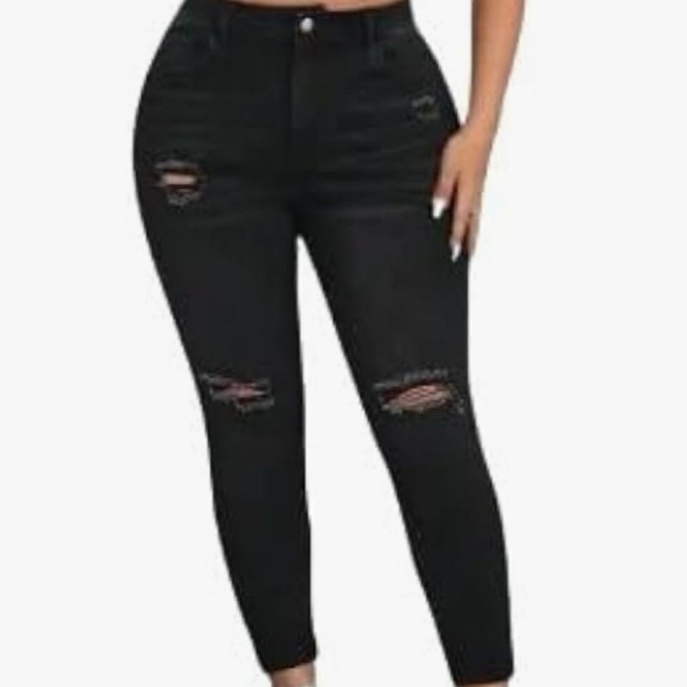 Curvy Mid-Rise Distressed Black Jeans by Stella Cruz